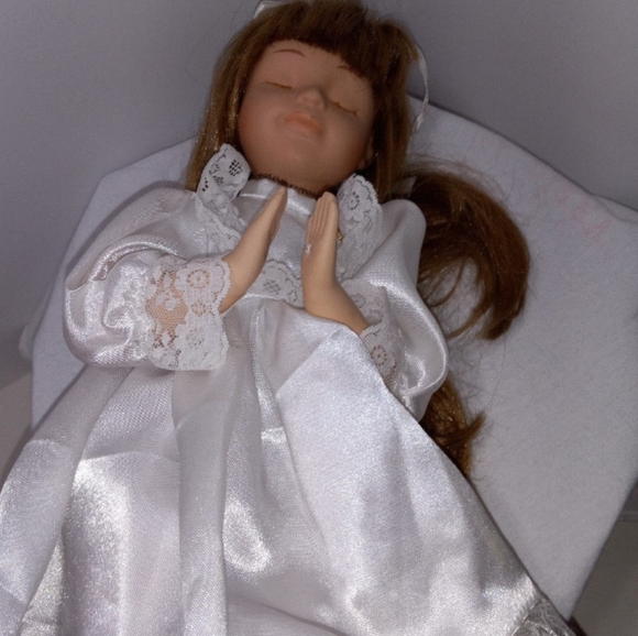 Vintage 10" Tall Porcelain Kneeling/Praying Soft Body Communion Doll No Stand - Picture 7 of 9